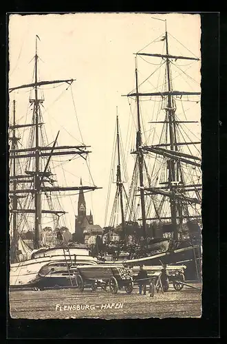 AK Flensburg, Hafen mit Blick zur Kirche