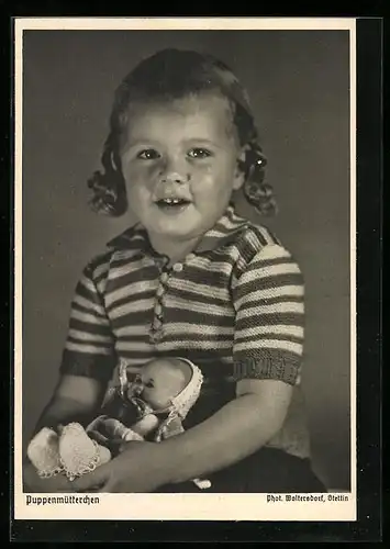 AK Puppenmütterchen mit Puppe
