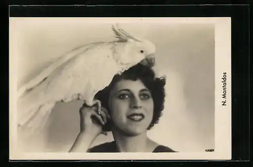AK N. Montaldos mit einem Kakadu, Dressur