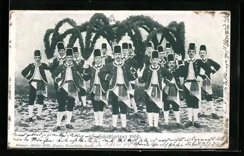 AK München, Schäfflertanz 1900, Gruppenbild