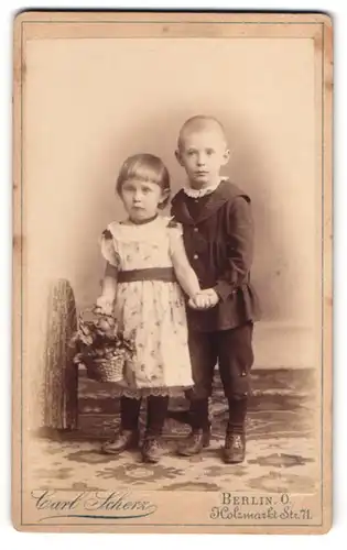 Fotografie Carl Scherz, Berlin, Holzmarkt-Str. 71, Kinderpaar in hübscher Kleidung