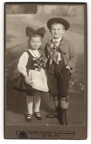 Fotografie Georg Ulrich, Bayreuth, zwei niedliche Kinder in bayrischer Tracht mit Dirndl und Lederhose