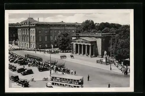 AK Berlin, Soldaten am Ehrenmal