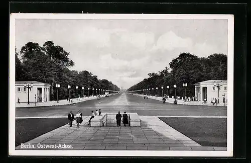 AK Berlin-Tiergarten, Ostwest-Achse mit Passanten