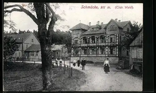 AK Gehlberg /Thür. Wald, Gasthaus Schmücke mit Menschen