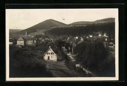 AK Siedlinghausen /Sauerland, Blick auf den kleinen Ort