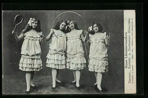 AK Hans Lämmermanns Damen-Ensemble in Rüschenkleidern