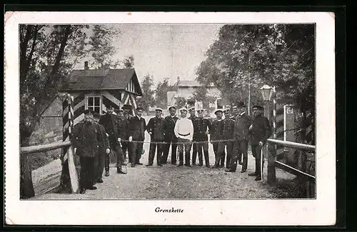 AK Soldaten an der Grenzkette