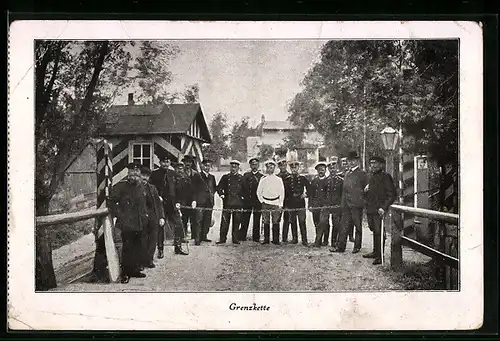 AK Soldaten an der Grenzkette