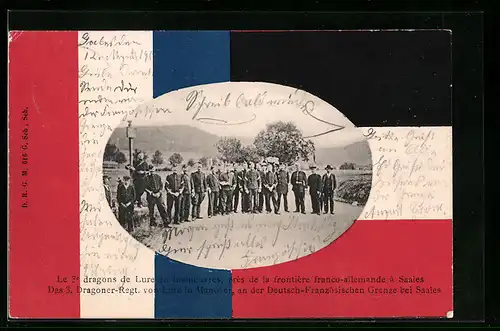 AK Saales, Das 3. Dragoner-Regiment von Lure im Manöver an der Deutsch-Französischen Grenze, Flaggen, Passepartout