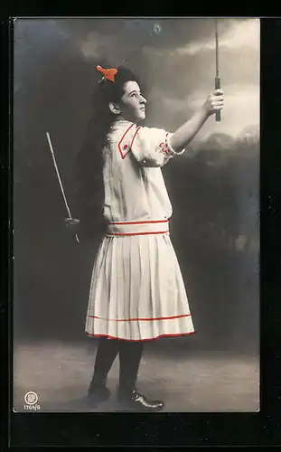 AK Mädchen spielt mit einem Diabolo