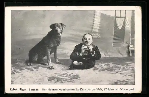 AK Mundharmonika-Künstler Robert Jäger mit Hund, Liliputaner