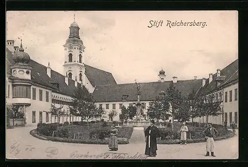 AK Reichersberg, Stift mit Besuchern im Park