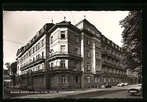 AK Baden bei Wien, Hotel Herzoghof mit Strasse