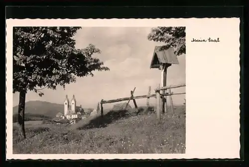 AK Maria Saal, Idyllischer Blick vom Wegekreuz auf den Ort