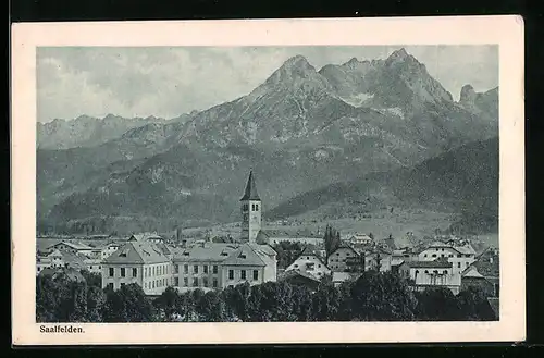 AK Saalfelden, Ortsansicht mit Gebirgskette