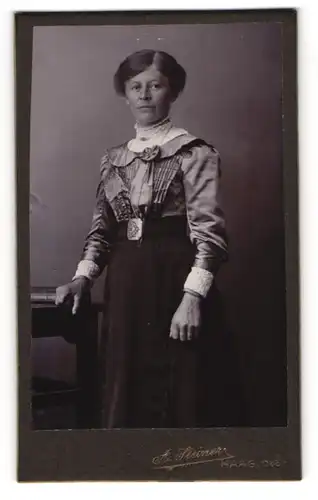 Fotografie A. Steiner, Haag / Obb., Portrait hübsche Dame in gerüschter Bluse