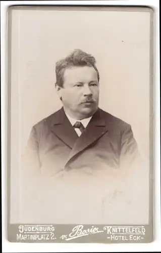 Fotografie v. Bosio, Judenburg, Martiniplatz 2, Portrait stattlicher Herr mit Schnurrbart