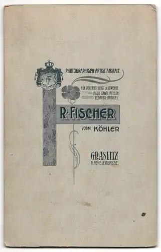 Fotografie R. Fischer, Graslitz, hübsches Mädchen im weissen Kleid mit Haarschleife schaut emotionslos