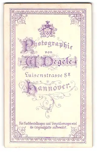 Fotografie W. Degele, Hannover, Luisenstr. 8, Wappen über der Anschrift des Fotografen, Verzierung