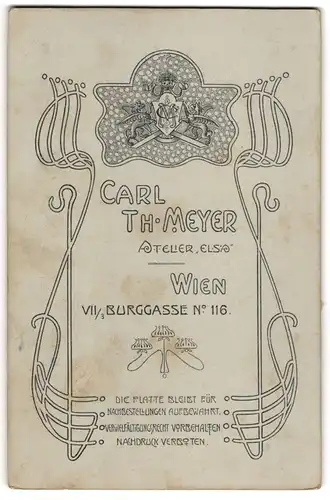 Fotografie Carl Th. Meyer, Wien, Burggasse 116, königliches Wappen mit Monogramm des Fotografen und Verzierungen