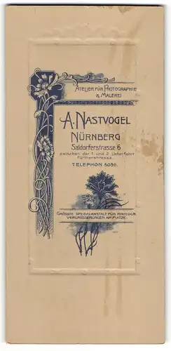 Fotografie A. Nstvogel, Nürnberg, Saldorferstr. 6, Florale Verzierung um die Anschrift des Ateliers