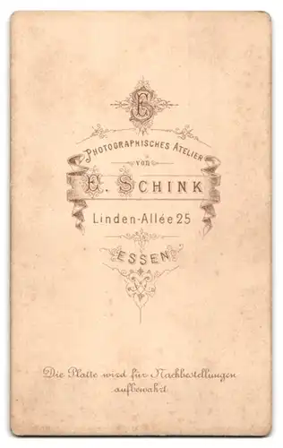 Fotografie E. Schink, Essen, Linden-Allee 25, Mädchen mit Ponyfrisur und trotzigem Blick