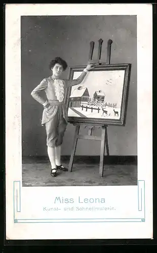 AK Miss Leona, Kunst- und Schnellmalerin, neben ihrer Staffelei