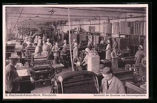 AK Hamburg-Wandsbek, Reichardt-Kakao-Werk, Arbeiter in Druckerei und Kartonnagenfabrik