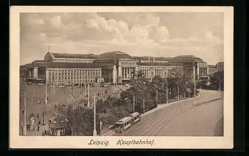 AK Leipzig, Hauptbahnhof mit Strassenbahn aus der Vogelschau