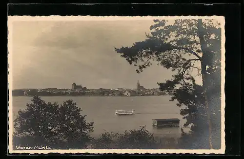 AK Waren /Müritz, Panorama des Ortes, vom Wasser gesehen