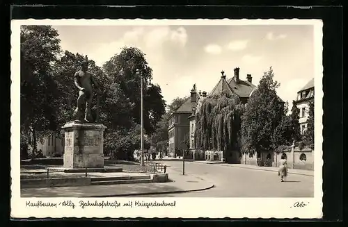 AK Kaufbeuren /Allg., Bahnhofstrasse mit Kriegerdenkmal