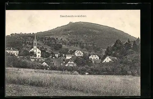 AK Sasbachwalden, Ortsansicht mit Feld und Berg