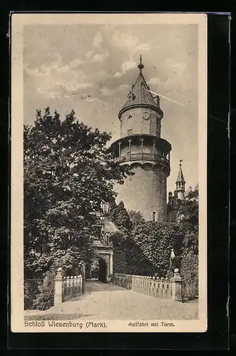 AK Wiesenburg i. M., Auffahrt mit Turm am Schloss