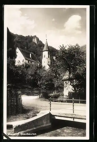 AK Weiler b. Blaubeuren, kleine Strassenpartie mit Kirche