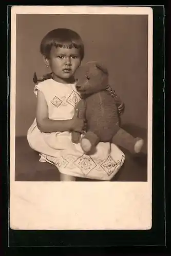 AK Mädchen mit Teddy