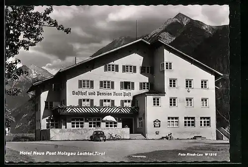 AK Holzgau /Lechtal, Blick auf das Hotel Neue Post