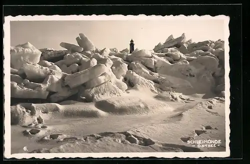 Foto-AK Schleimünde /Ostsee, Ortspartie mit Leuchtturm im Schnee, Unwetter