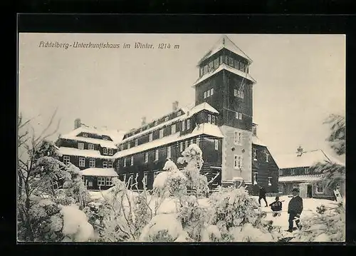 AK Fichtelberg /sächs. Erzg., Unterkunftshaus im Winter, Bergwirt W. Hieke