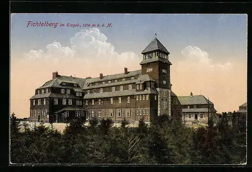 AK Fichtelberg im Erzgeb., Blick auf das Unterkunftshaus, Inh. W. Hieke