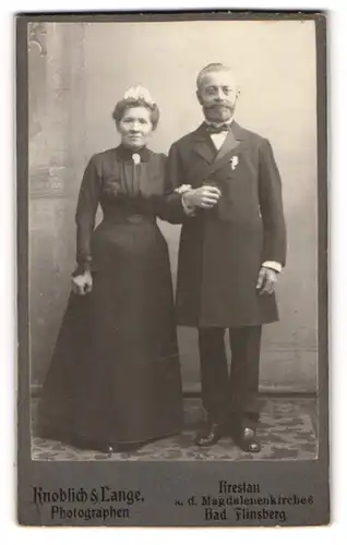 Fotografie Knoblich & Lange, Breslau, Ehepaar in eleganter Kleidung