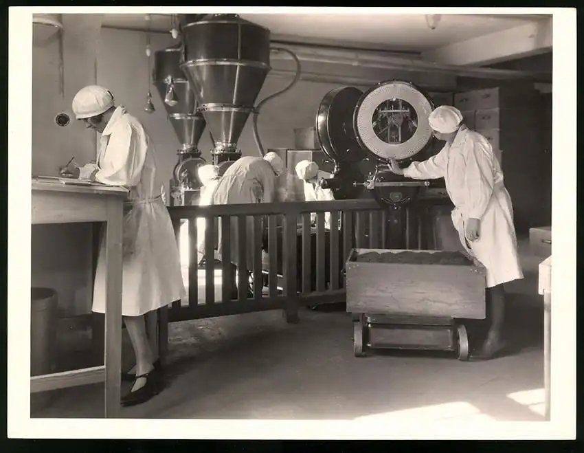 43 Fotografien Reemtsma Tabakfabrik Hamburg, Tabakverarbeitung, Werk, Zigarettenfabrik, Trockenstempel Franz Rompel, HH 0