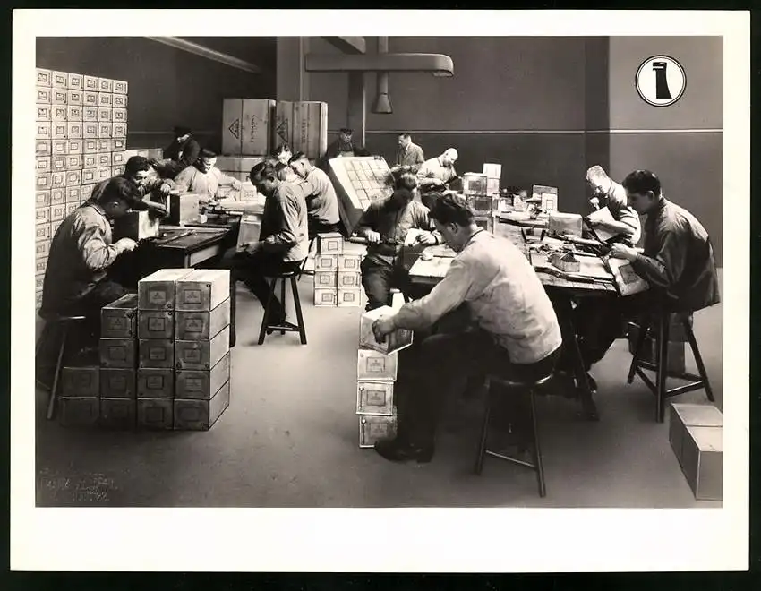 43 Fotografien Reemtsma Tabakfabrik Hamburg, Tabakverarbeitung, Werk, Zigarettenfabrik, Trockenstempel Franz Rompel, HH 11