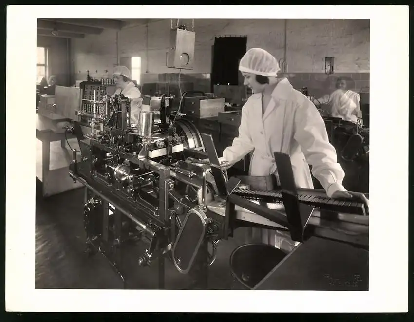 43 Fotografien Reemtsma Tabakfabrik Hamburg, Tabakverarbeitung, Werk, Zigarettenfabrik, Trockenstempel Franz Rompel, HH 9