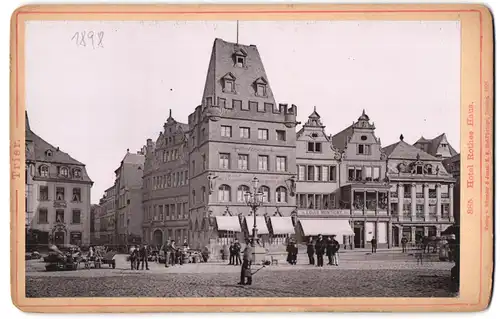 Fotografie Römmler & Jonas, Dresden, Ansicht Trier, Blick auf das Hotel Rothes Haus mit Marktplatz