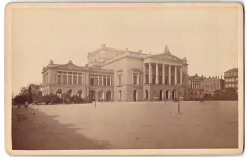 Fotografie Sophus Williams, Berlin, Ansicht Leipzig, Vorderansicht des neuen Theaters