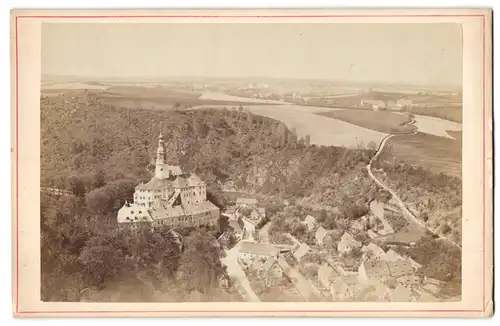 Fotografie unbekannter Fotograf, Ansicht Weesenstein, Blick auf das Dorf und das Schloss