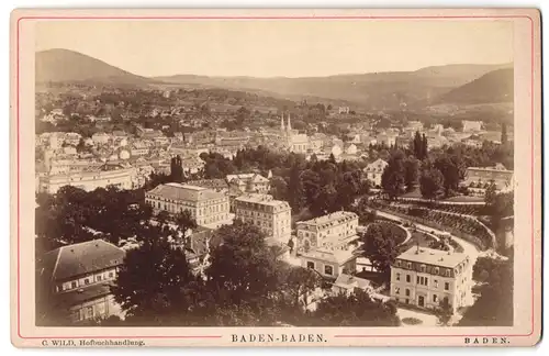 Fotografie C. Wild, Baden-Baden, Ansicht Baden-Baden, Blick auf Wohnhäuser im Ort