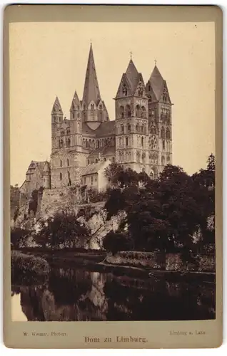 Fotografie W. Weimer, Limburg, Ansicht Limburg / Lahn, Lahnpartie mit Blick zum Dom, 1888