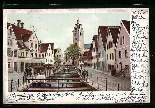 AK Memmingen, Strassenpartie im Zentrum mit Kirche